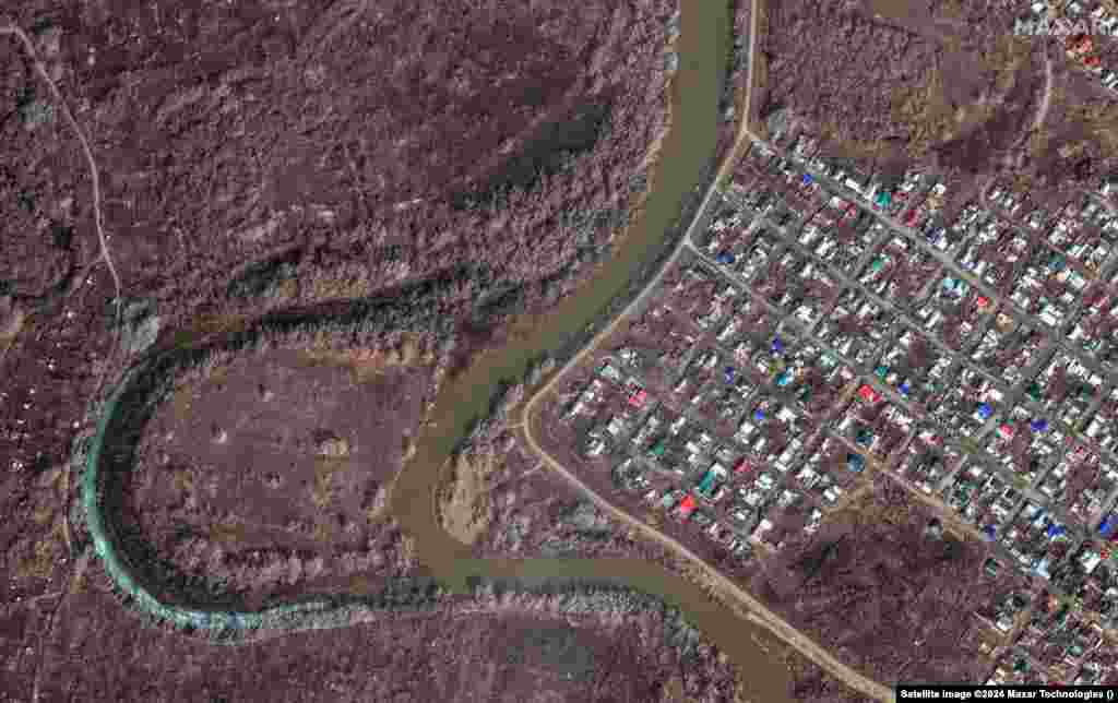Before-and-after satellite views captured on April 1, 2023, and April 10 of this year show the inundation of the city of Orsk, which straddles the Ural River. Orsk, a city of nearly 240,000, is the second-largest city in Russia&#39;s Orenburg region, located on the steppe about 100 kilometers southeast of the southern tip of the Ural Mountains.