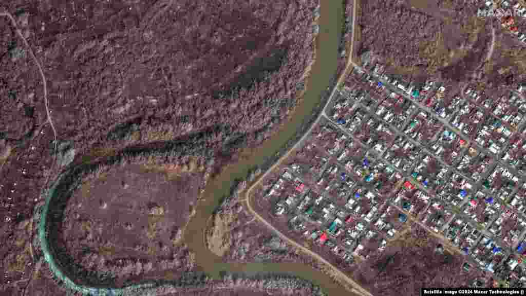 Before-and-after satellite views captured on April 1, 2023, and April 10 of this year show the inundation of the city of Orsk, which straddles the Ural River. Orsk, a city of nearly 240,000, is the second-largest city in Russia's Orenburg region, located on the steppe about 100 kilometers southeast of the southern tip of the Ural Mountains.