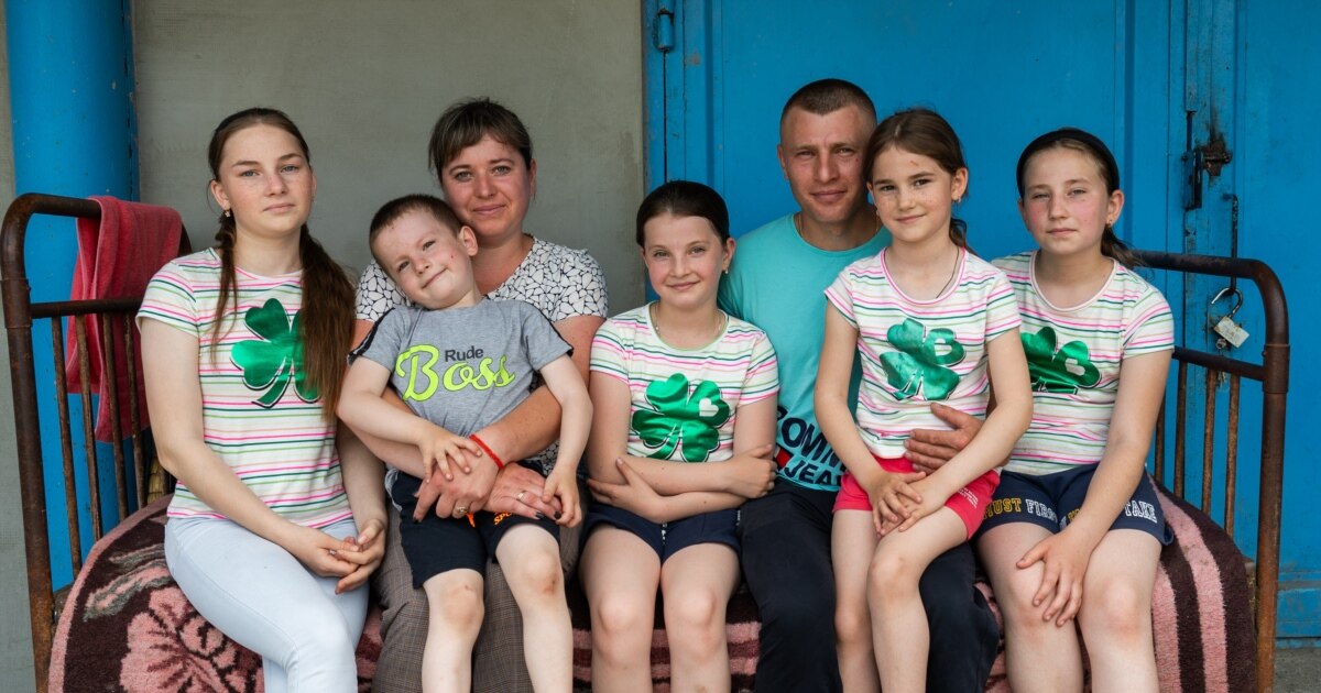 Cereri – multe, adopții – puține: „Vor copii mici, blonzi și cu ochi ...
