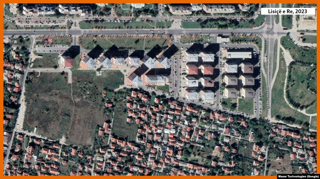 Vetë emri Lisiçë e Re flet për vendbanimin, i cili është duke u urbanizuar shumë kohëve të fundit. Nëse deri dy dekada më parë ishte ende e mundshme të shihej se zona e tokës së pazhvilluar dominonte në një prej fushave më pjellore në luginën e Shkupit, sot mund të shihet se si janë ngritur një mori ndërtesash atje.