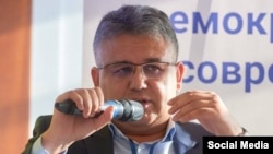 Abbas Gallyamov a lucrat ca redactor de discursuri pentru Putin între 2008 și 2010. După aceea, a fost șef adjunct al administrației președintelui de atunci al Republicii ruse Bașkortostan, Rustem Hamitov, din 2010 până în 2014.