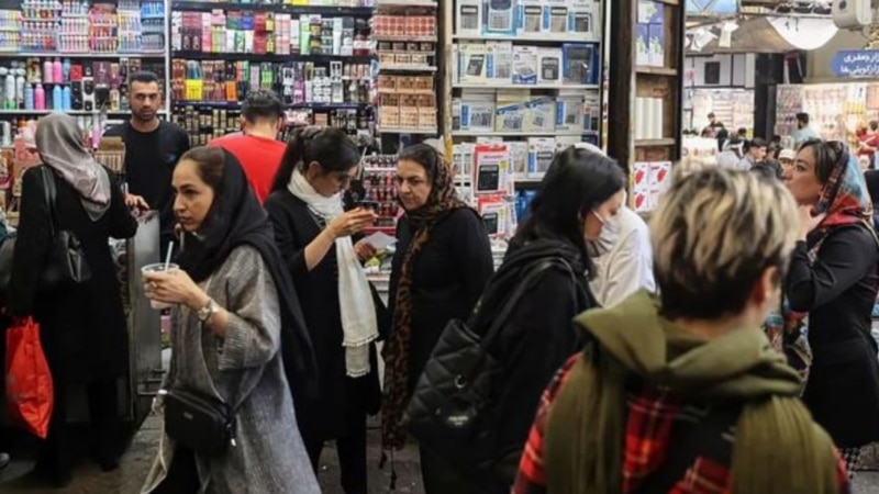گزارش تازه عفو بین‌الملل از «کارزار گسترده و خشنِ» تحمیل حجاب اجباری در ایران
