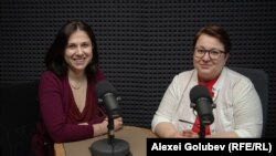 Gazda podcastului „Laboratorul Social” Victoria Coroban și jurnalista Ana Gherciu