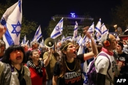 Demonstranti uzvikuju slogane tokom protesta protiv izraelske vlade i traže sigurno oslobađanje talaca koje palestinski pokret Hamas drži u Pojasu Gaze od napada 7. oktobra, u Jerusalimu 31. marta 2024.