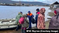 13-nji maýda Ýakutiýa şäheriniň ýaşaýjylary sebitden ewakuasiýa edilýär. 
