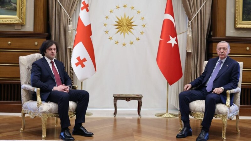 Во Дворце президента Турции прошла официальная церемония встречи премьер-министра Грузии