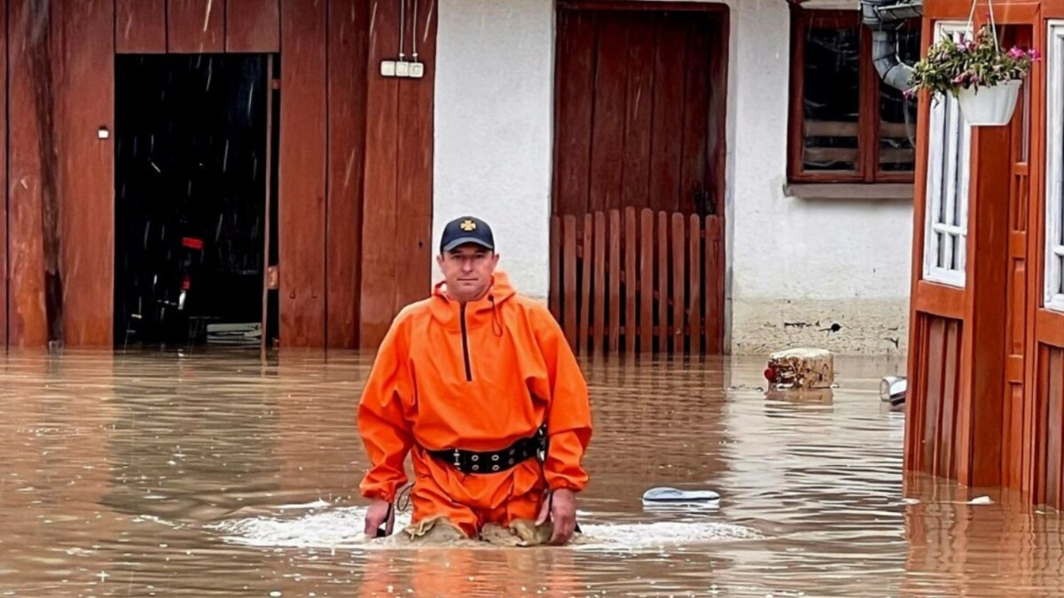 на Прикарпатті понад пів сотні людей евакуювали через підтоплення