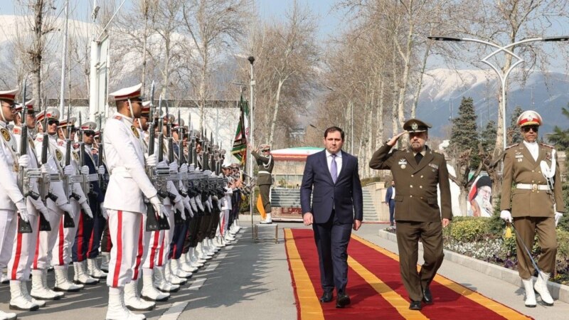 Armenian Defense Minister Visits Iran