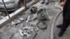 Annak a rakétának a maradványai láthatók a képen, amely lerombolt egy közigazgatási épületet Odesszában. 2023. július 20.