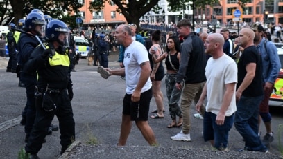 От няколко дни Великобритания е залята от безредици Всичко започва