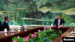 آنتونی بلینکن (چپ)، وزیر خارجه آمریکا، در دیدار روز دوشنبه با شی جین‌پینگ، رئیس‌جمهور چین