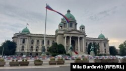 Opozicioni poslanici su 5. septembra u parlamentu poručili da "idu u blokadu" Skupštine i traže vanredne izbore. Na fotografiji: Zgrada Skupštine Srbije, jul 2023.