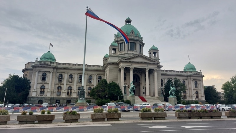 Prekomponovanje desnice u parlamentu Srbije 