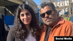 سپیده رشنو در کنار برادرش