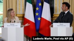 Premijerka Italije Giorgia Meloni i predsjednik Francuske Emmanuel Macron u Jelisejskoj palati, 20. juni 2023.