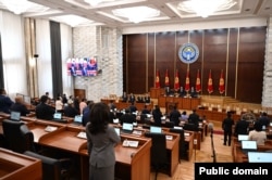 Одним из институтов, который, похоже, обречён подчиняться президенту, является Жогорку Кенеш, однопалатный законодательный орган Кыргызстана