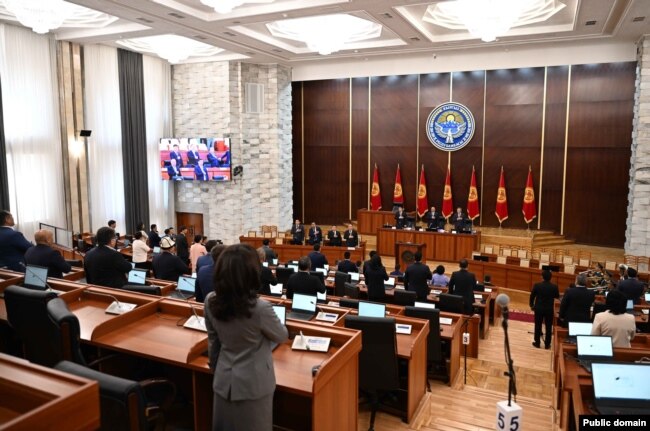 Одним из институтов, который, похоже, обречён подчиняться президенту, является Жогорку Кенеш, однопалатный законодательный орган Кыргызстана