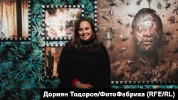 Кристина де Мидел на откриването на изложбата ѝ „По ръба на реалността“ в София, 25 януари 2024 г.