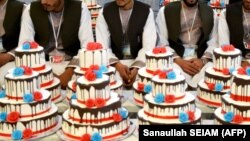 ازدواج دسته جمعی - عکس از آرشیف جنبه تزئینی دارد.