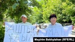 Родители журналиста Думана Мухаметкарима. Алматинская область, 3 июня 2023 года
