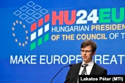 Bóka János európai uniós ügyekért felelős miniszter beszédet mond az Európai Unió Tanácsa 2024. második félévi magyar elnökséget bemutató sajtótájékoztatón a Várkert Bazárban 2024. június 18-án.