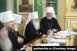 Mitropolitul Moldovei, Vladimir (dreapta), la ședința Sinodului Bisericii Ortodoxe Ruse, de la Moscova.