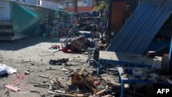 ფოტო არქივიდან. ხერსონის ცენტრში მდებარე ბაზარზე დარტყმას მსხვერპლი მოჰყვა 2023 წლის აპრილშიც.