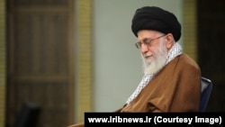  Крайната власт в Иран принадлежи на висшия водач аятолах Али Хаменей 