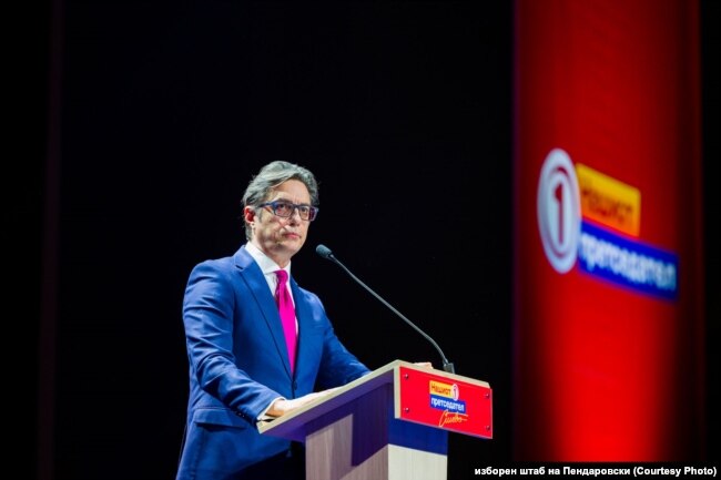 Stevo Pendarovski gjatë një tubimi elektoral, prill 2024.