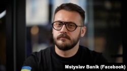 Заступник міністра Мстислав Банік пояснив, чи можна вважати справедливими умови в контракті для тих, хто вже у війську і для тих, хто тільки прийде на службу