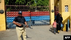 بخش اعظم زندانی ها به شمول کودکان در زندان مرکزی شهر کراچی نگهداری میشوند