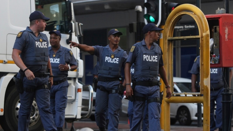 جنوبي افریقا؛ ۱۸ شکمن وسله وال پولیسو سره جګړه کې وژل شوي