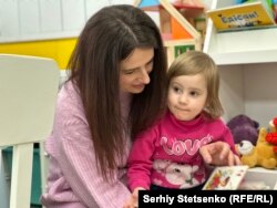 Дитячий садок «Петрик» у Празі, який облаштувала Оксана Бреславська, відвідують українські діти віком від 0 до 6 років