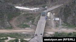 Азербайджанский КПП на мосту Хакари в Лачинском коридоре