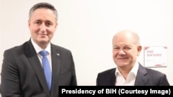 Predsjedavajući Predsjedništva BiH Denis Bećirović i kancelar Njemačke Olaf Šolc (Olaf Scholz) u Berlinu, tokom sastanka 12. septembra 2023. godine. 
