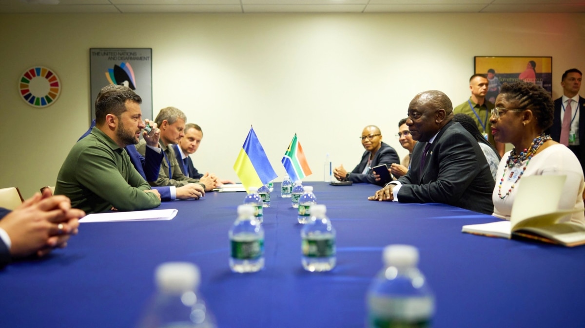 Зеленський зустрівся з Рамафосою у Нью-Йорку: ПАР готова прийняти зустріч на рівні лідерів