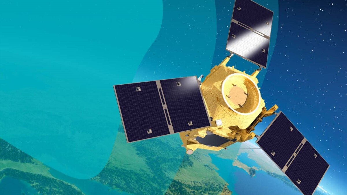 Азербайджанский спутник вышел из строя, столкнувшись с космическим мусором