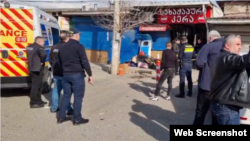 Resmiler bu hüjüm bilen ilteşikli jenaýat işini gozgadylar.