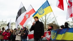 Павал Вусаў выступае на мітынгу ў Варшаве, 2023 год