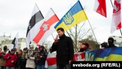 Павал Вусаў выступае на мітынгу ў Варшаве, 2023 год