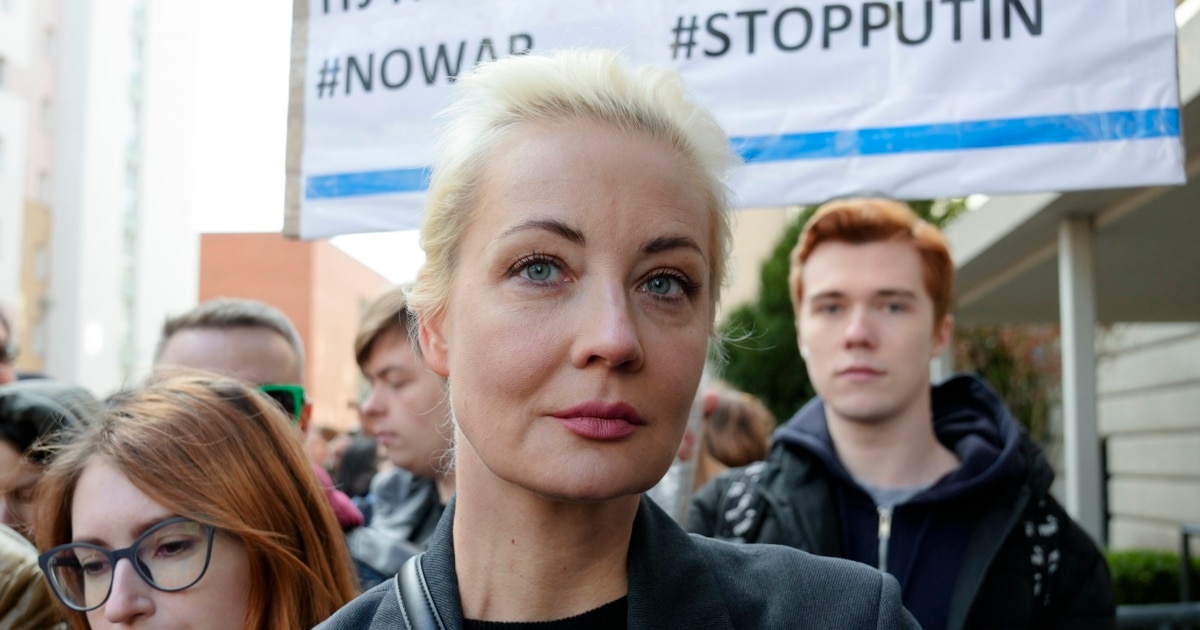 Navalny's Widow Says Lab Tests Show Her Husband Was Poisoned In Prison