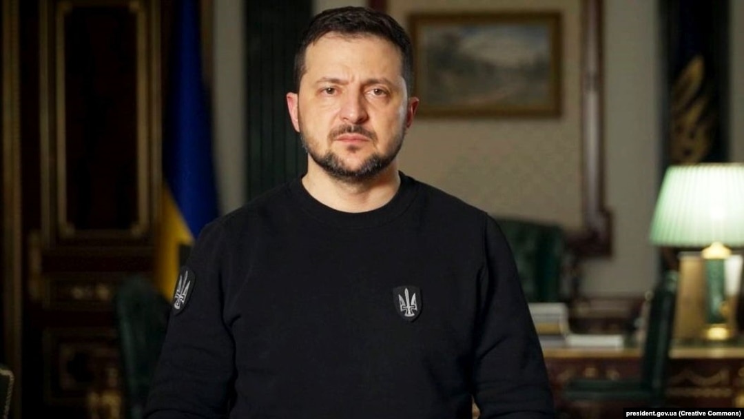 Volodimir Zelenski a spus că a discutat despre Bahmut mai mult de o oră cu principalii comandaţi ai armatei şi cu şefii serviciilor de informaţii şi toţi au fost de părere că forţele ucrainene trebuie să reziste în continuare şi să apere acest oraș.