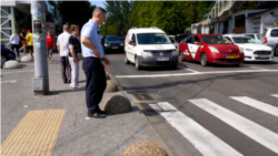 „Mămăligile” din beton, periculoase pentru nevăzători 