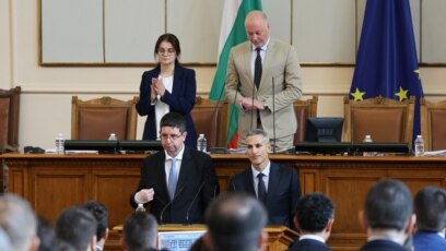 В сряда без дебати парламентът избра Петър Чобанов от ДПС