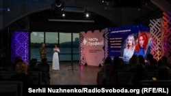 Одне з розслідувань, яке вийшло у фінал номінації «Найкраще розслідування» матеріал «Схем» «Велика відбудова. Керівник Дніпропетровщини платить бюджетні мільярди своїй супутниці» (авторка Наталія Седлецька у співавторстві з Валерією Єгошиною, Георгієм Шабаєвим та Кірою Толстяковою)