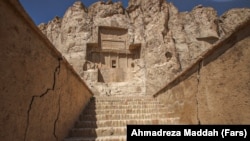 گزارش تصویری از آسیب‌های جدی بنای تاریخی «نقش رستم» شیراز