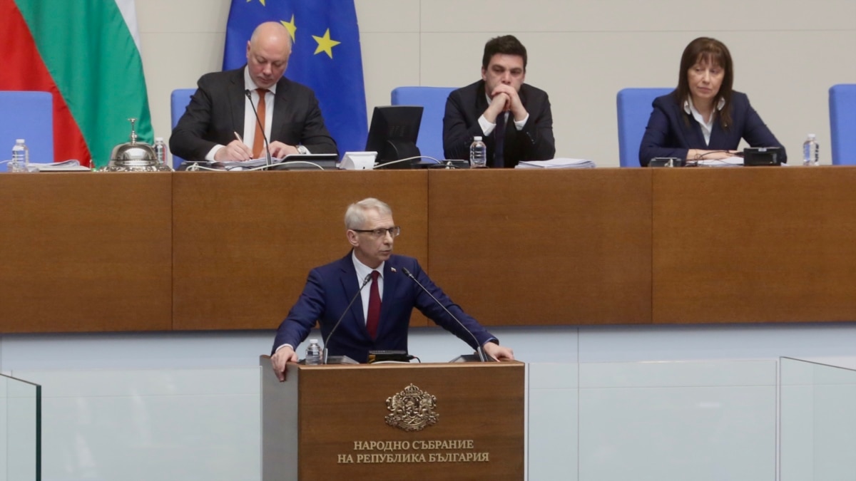 Парламентът прие оставката на премиера Николай Денков, а така и