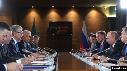 Писка мастурбациясының фотосуреттері Азиялық әйел еркелетеді