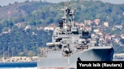 Десантный корабль "Новочеркасск" в проливе Босфор, май 2021 года