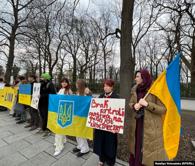 Пікет польських і українських активістів проти блокади кордону. Канцелярія премʼєра, Варшава, Польща, 23 березня 2024 року